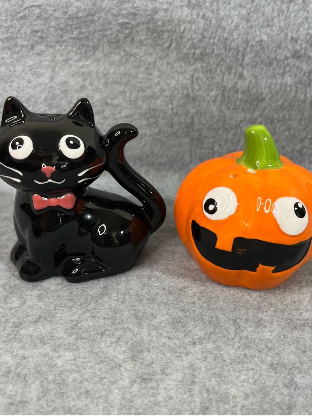 Halloween Ceramic Black Cat & Pumpkin Salt & Pepper Shakers 3” Cute Googly Eyes